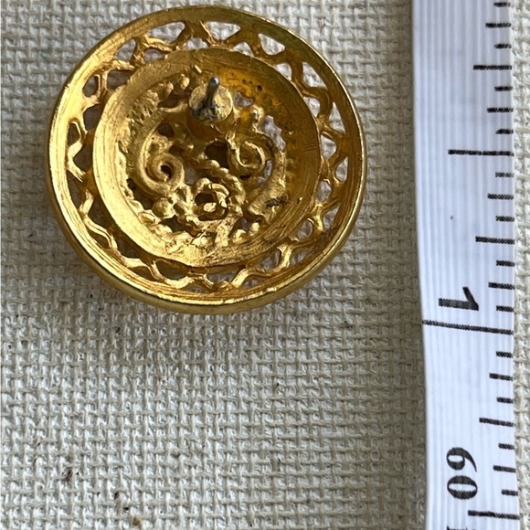 ✨ Vintage Gold Filigree Round Post Earrings ✨ - Picture 4 of 4